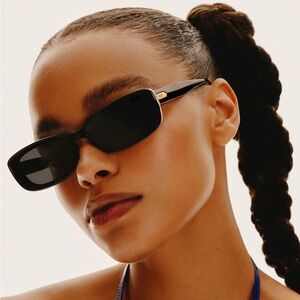 Quay vibe check sunglasses
